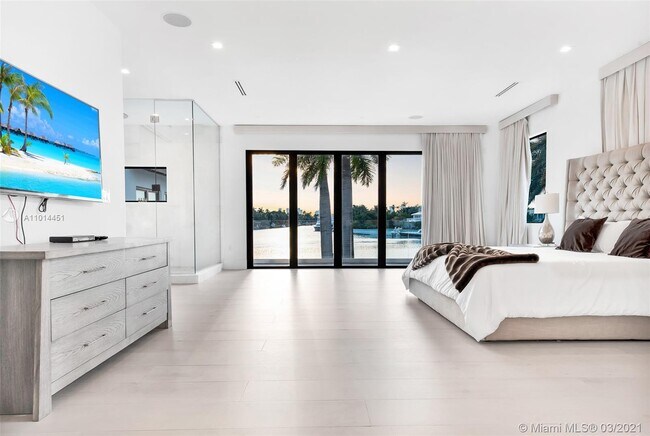 Building Photo - 2700 N Bay Rd