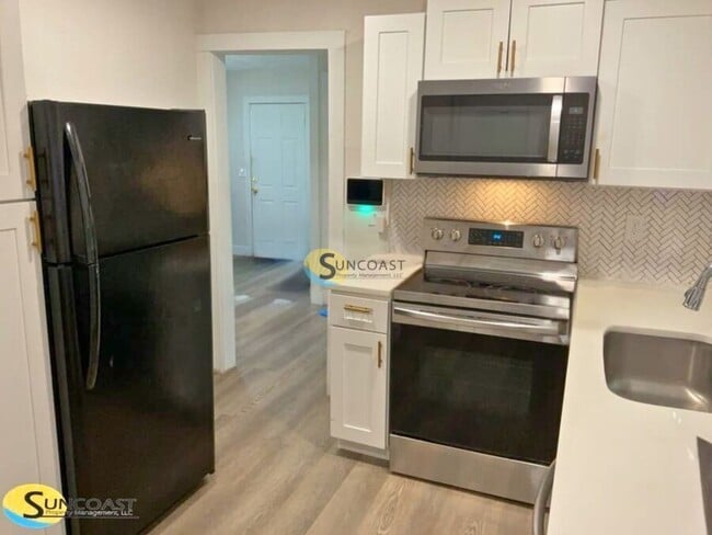 Building Photo - 3233 Rosselle St