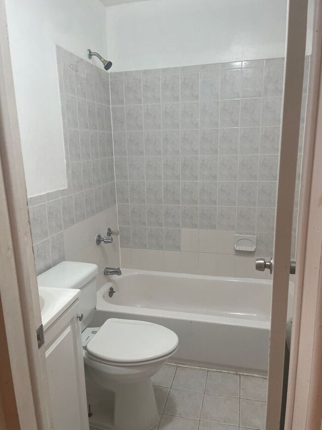 Building Photo - Special One bedroom for garden and pet lovers