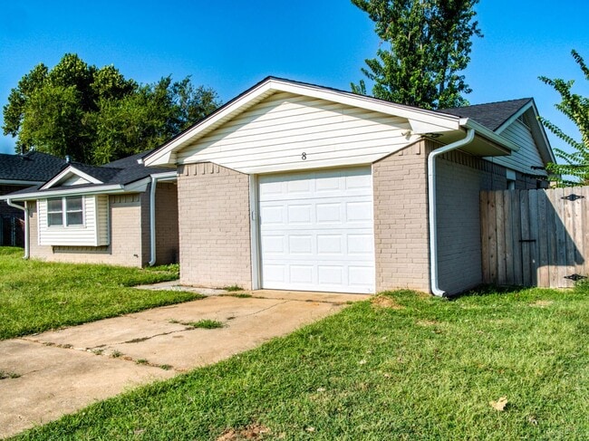 Building Photo - 3 Bedroom 2 Bath home in Shawnee!