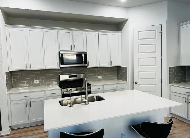 Building Photo - 2332 Bravo Pass