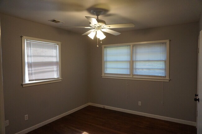 Building Photo - 3114 37th St