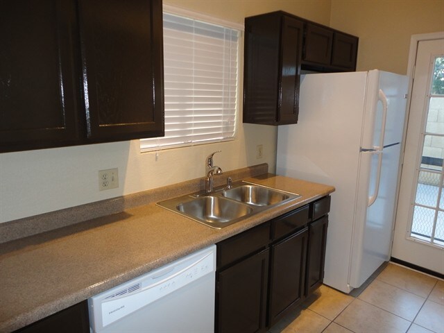 Building Photo - 3881 W Denver St