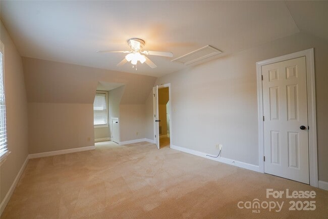 Building Photo - 6932 Foxglove Dr