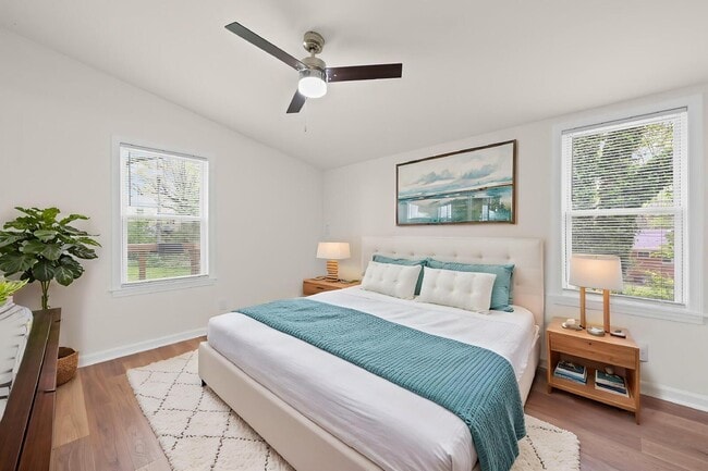 Building Photo - 441 Oak Dr