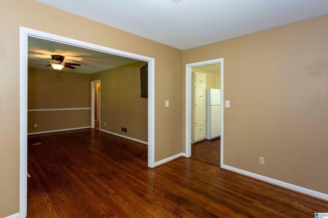 Building Photo - 2050 Pinehurst Dr