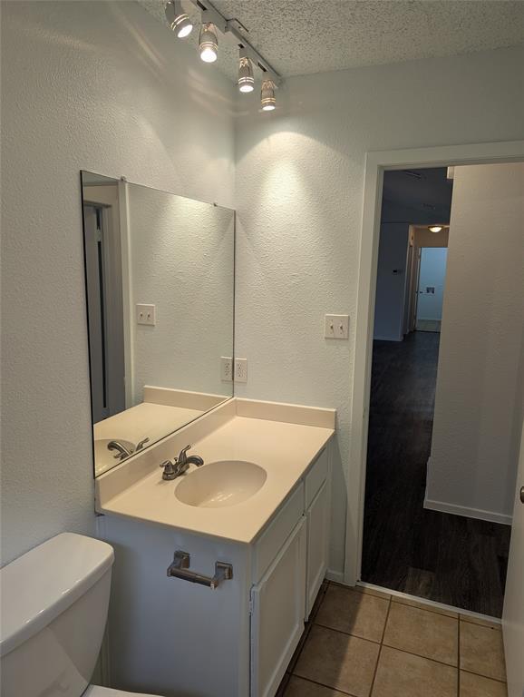 Building Photo - 907 S Riviera Cir