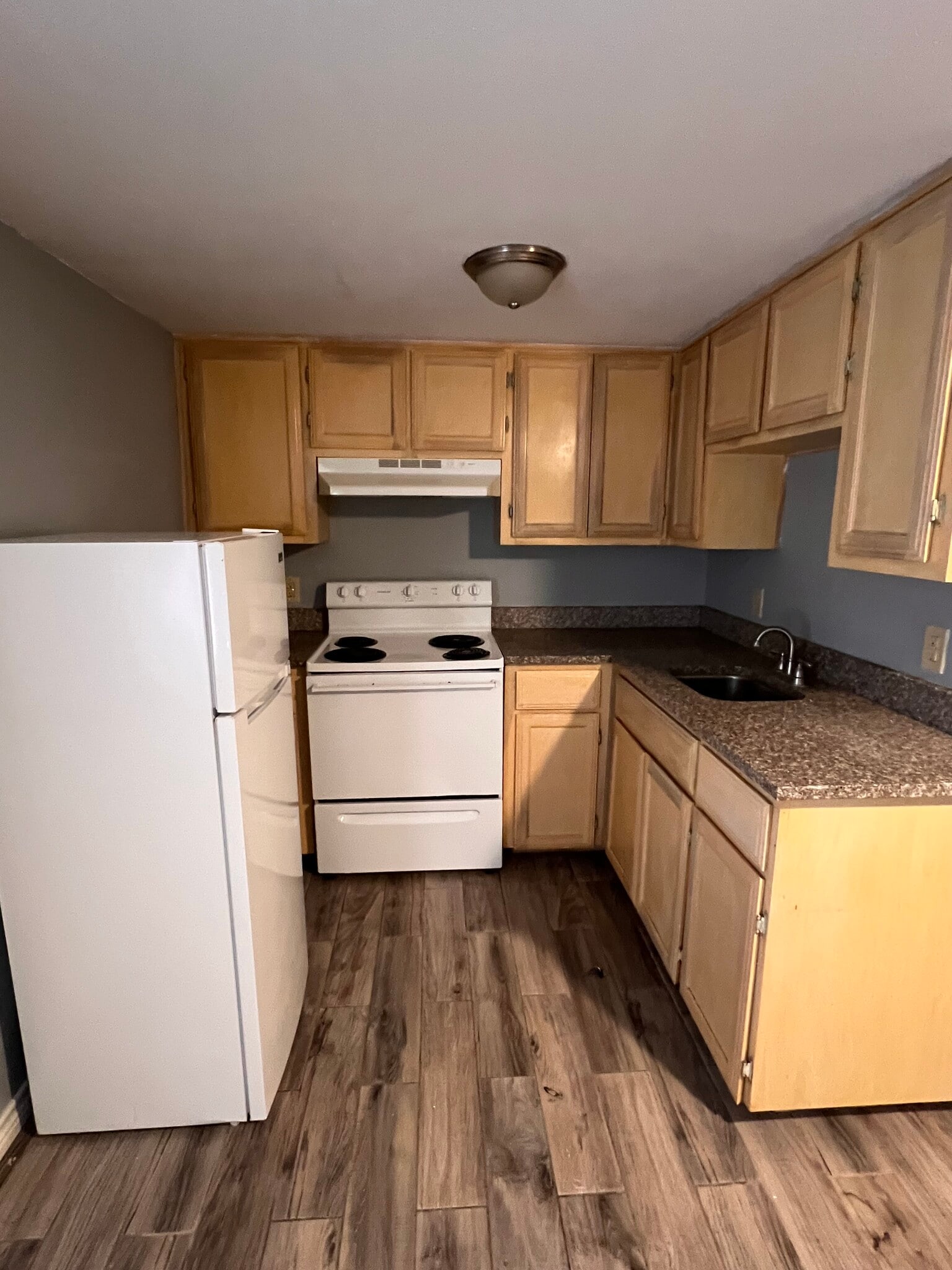 Building Photo - 725 W I Ave