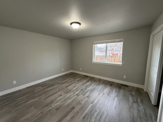 Building Photo - 1331 Lynn Ave