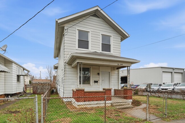 Building Photo - Three Bedroom Home in Hamilton!