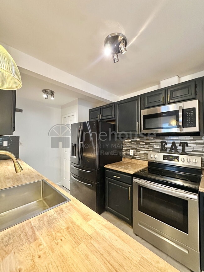 Building Photo - 4611 Fern Oak Ct.