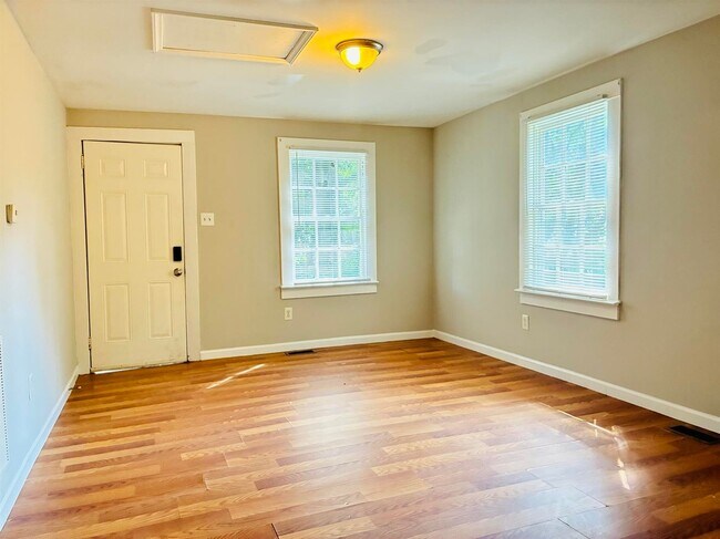 Building Photo - 104 Plum Tree Ln
