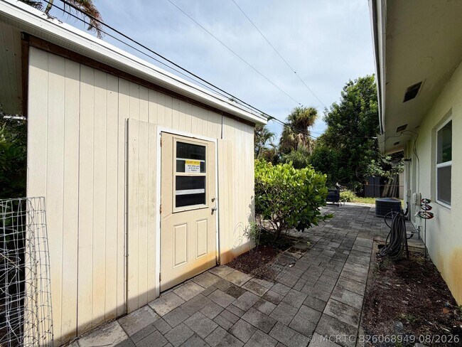 Building Photo - 8748 Sunset Dr