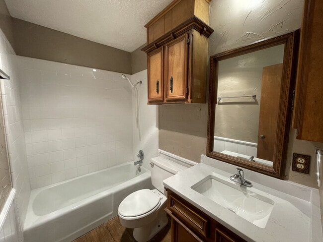Building Photo - Spacious Home Located Minutes From South Plains Mall & Loop 289 Access!