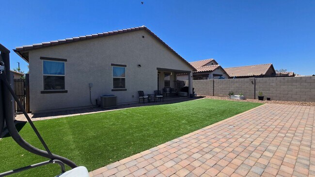 Building Photo - Beautiful and Spacious Cortana at Desert Oasis Home!! Community Pool!