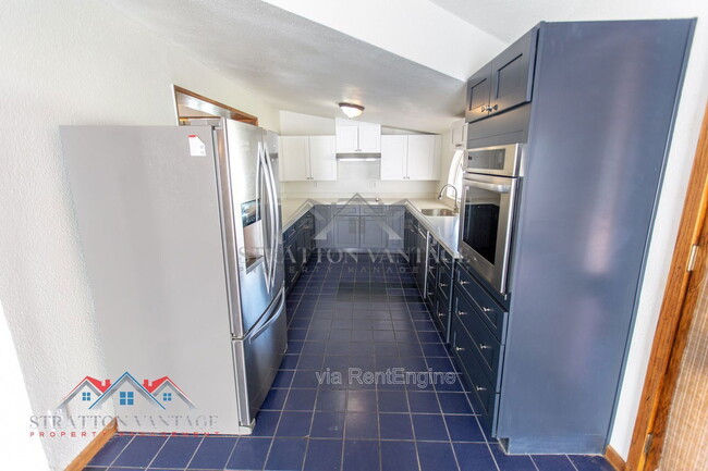 Building Photo - 8119 E Amelia Ave