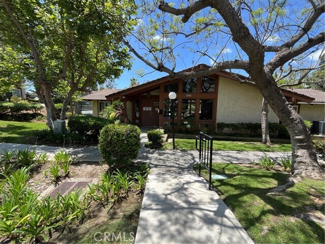 Building Photo - 3719 Country Club Dr