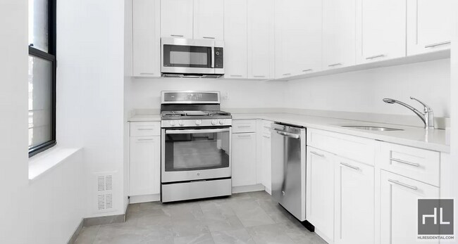 Building Photo - no fee 3 bedroom 2 bathroom with laundry -...