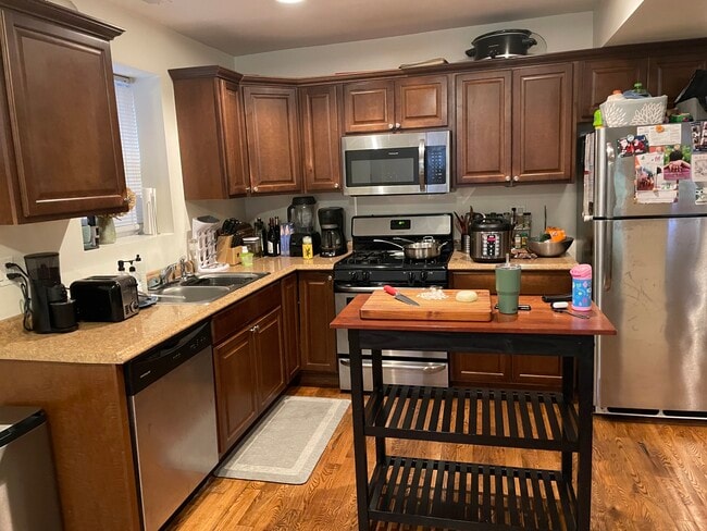 Building Photo - 2722 N Marshfield Ave