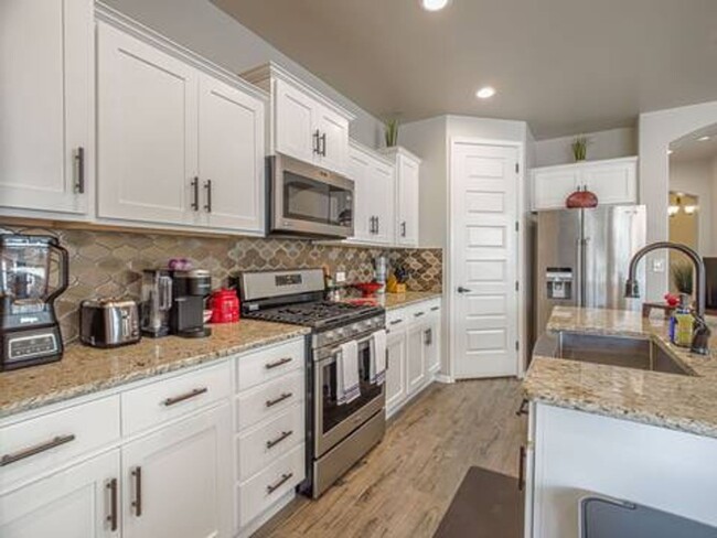 Building Photo - Beautiful East side House 3 Bed