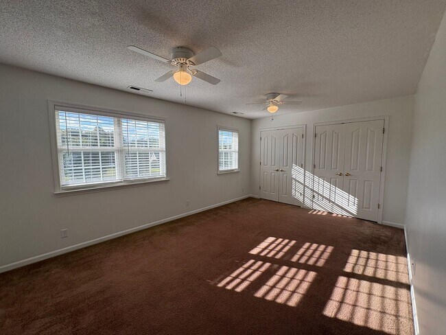 Building Photo - SPACIOUS & Beautiful Home Just Outside She...