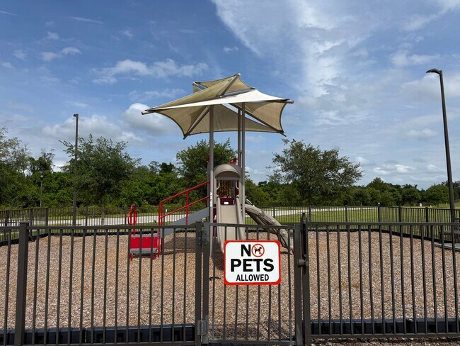 Building Photo - FOR RENT in Live Oak Lake – St. Cloud!