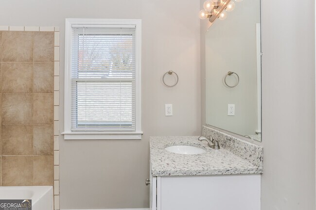 Building Photo - 1011 Parsons St SW