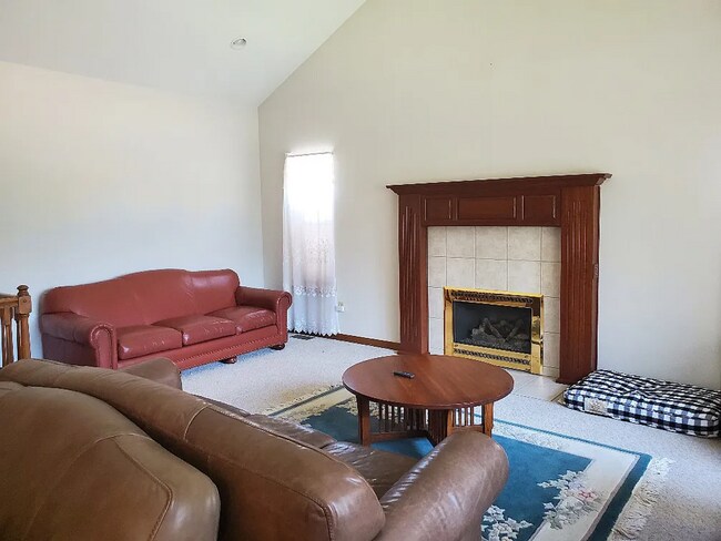 Building Photo - 3b/2.5 House for Rent