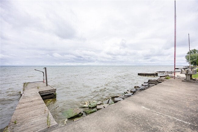 Building Photo - 200 Lakeshore Dr