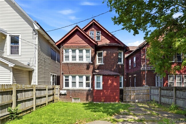Building Photo - 2555 Main St