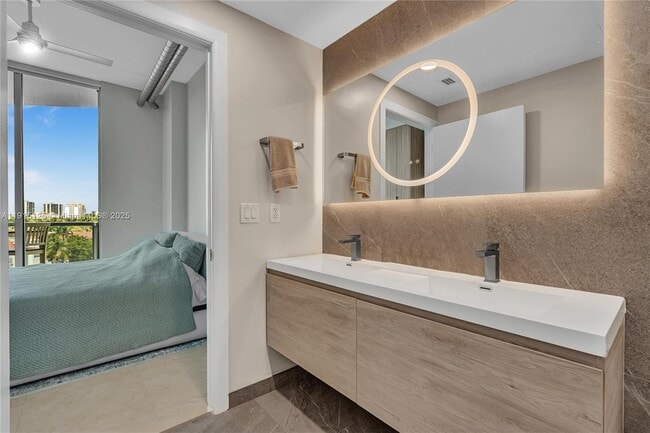 Building Photo - 3029 NE 188th St