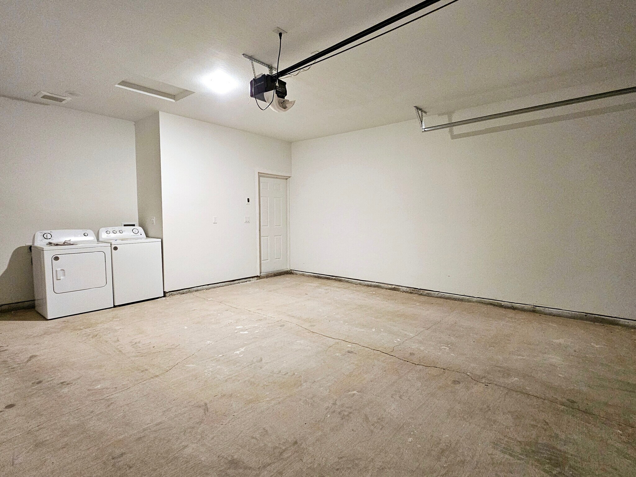 Building Photo - 1112 E 4th St