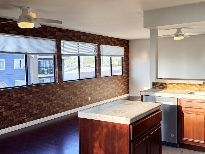 Building Photo - 7305 Milwood Ave