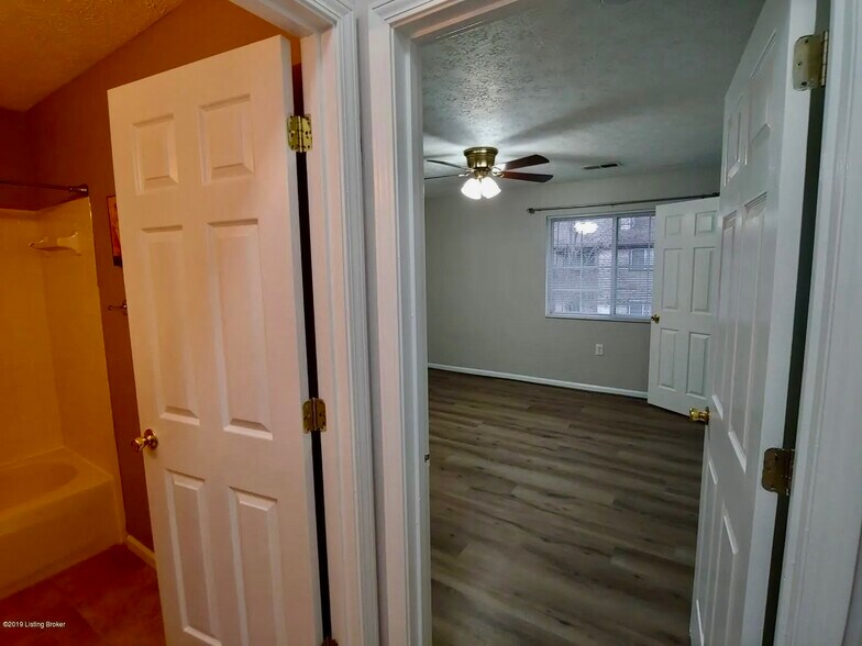 Building Photo - 10405 Trotters Pointe Dr