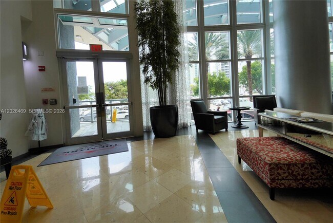 Building Photo - 1155 Brickell Bay Dr