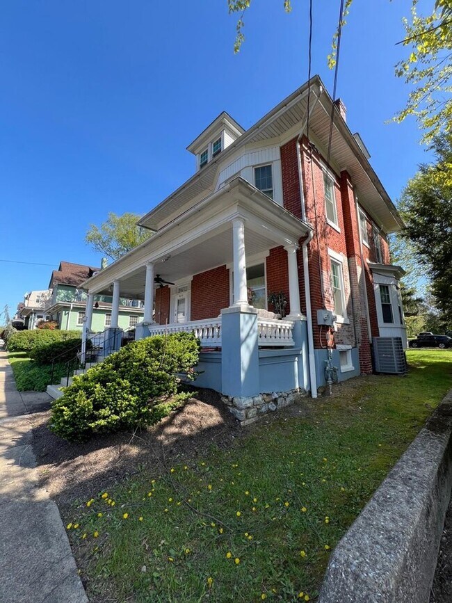 Building Photo - 4216 W Penn Ave