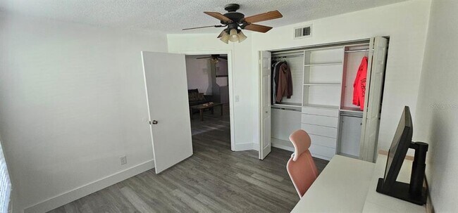 Building Photo - 320 Forestway Cir