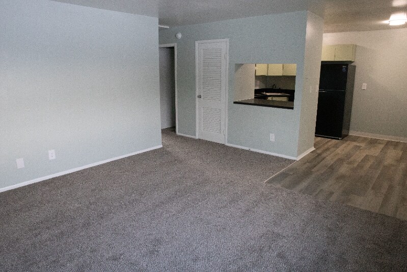 Primary Photo - 2800 Crystal St