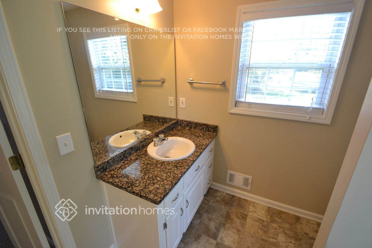 Building Photo - 15 Water's Edge Dr SE