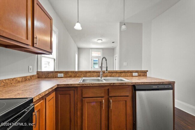 Building Photo - 1950 Redell St