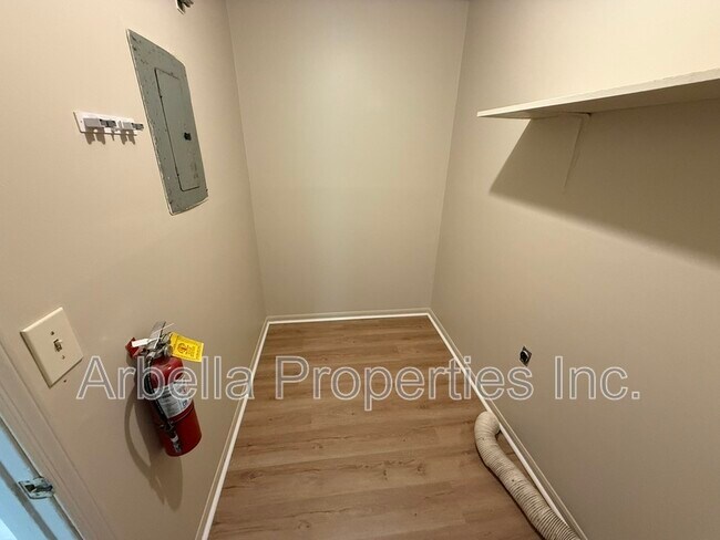 Building Photo - 103 Beech St