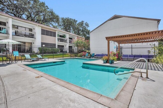 Building Photo - 12100 Melville Dr