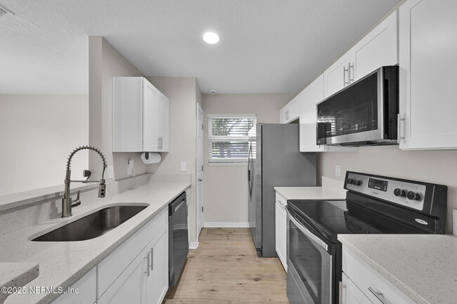 Building Photo - 3702 Wood Creek Ln