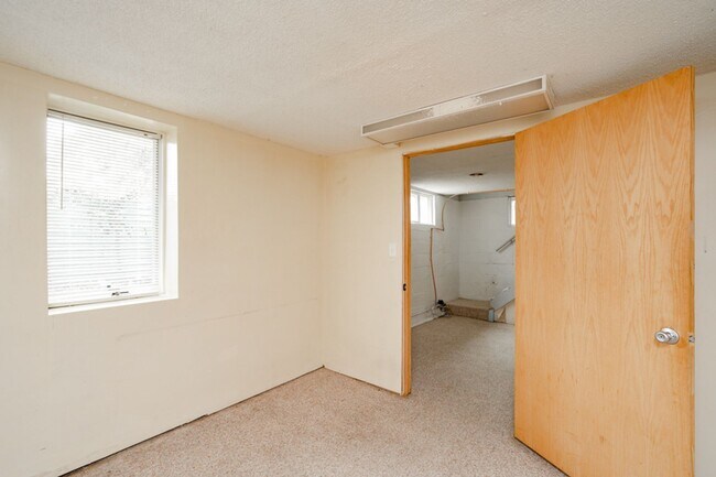 Building Photo - 1927 Olive St