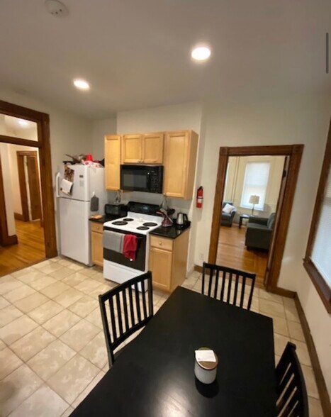 Building Photo - 121 Calumet St