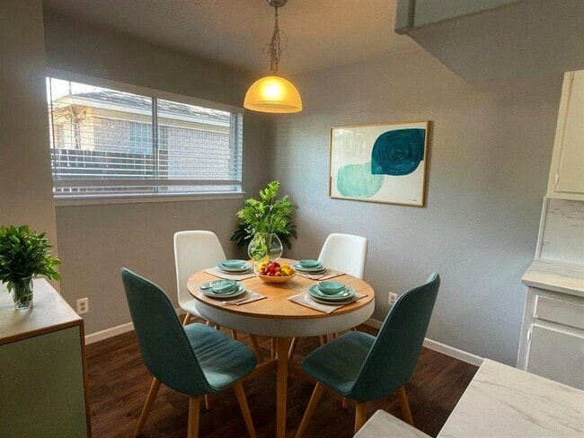 Building Photo - 309 E Grady Dr