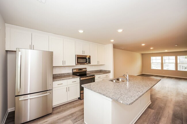 Building Photo - 3-Bedroom, 3.5 Bath Townhome for Rent in Mooresville, NC | Attached Garage & Modern Kitchen