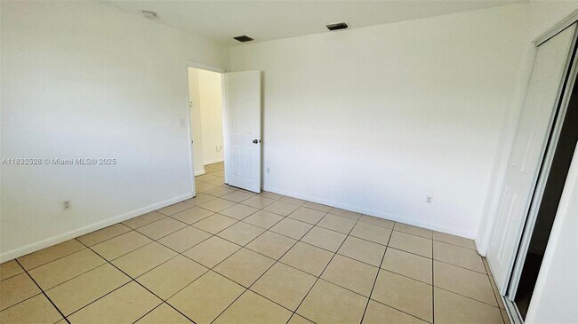 Building Photo - 2121 NE 168th St