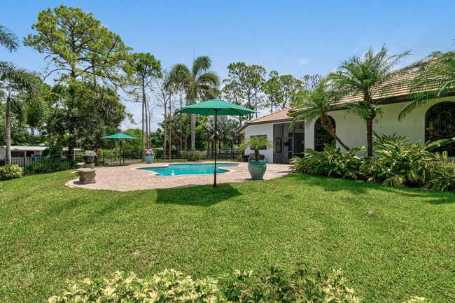 Building Photo - 3251 SW Holly Ln