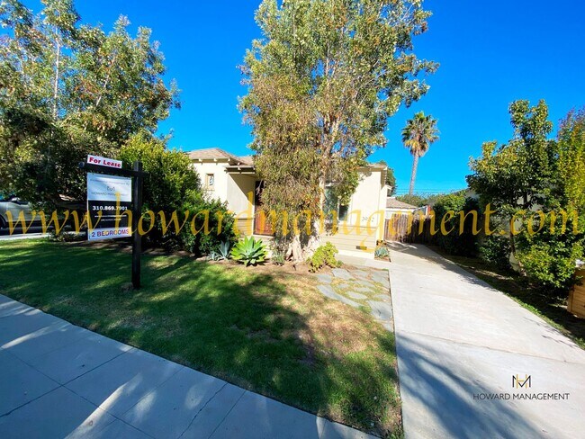 Primary Photo - Lovely home with extra large backyard, con...